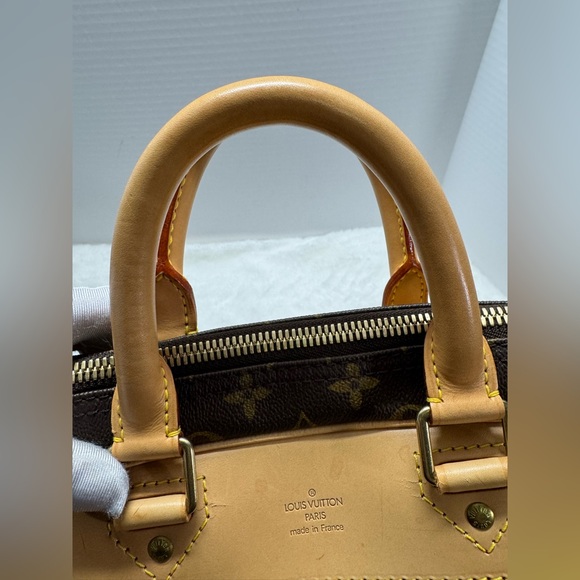 100% Authentic LOUIS VUITTON Monogram Evasion Sports/Travel Bag - Picture 8 of 13